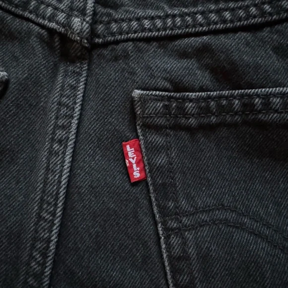 Levi’s Black Denim High-Waisted 80s Mom Shorts - Picture 8 of 8